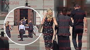 Irina Loghin, devastată de durere! Artista a avut nevoie de sprijin la intrarea în biserică. Imaginile suferinței de la priveghiul lui Ion Cernea!