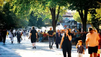 Obiceiul care îți face mai mult rău pe caniculă. Pare că te răcorește, dar efectul e invers