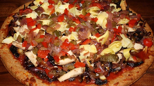 VIDEO Comanzi pizza? Cu siguranta te-ai intrebat ce face baiatul care iti livreaza comanda pana la tine acasa! Gestul de neiertat