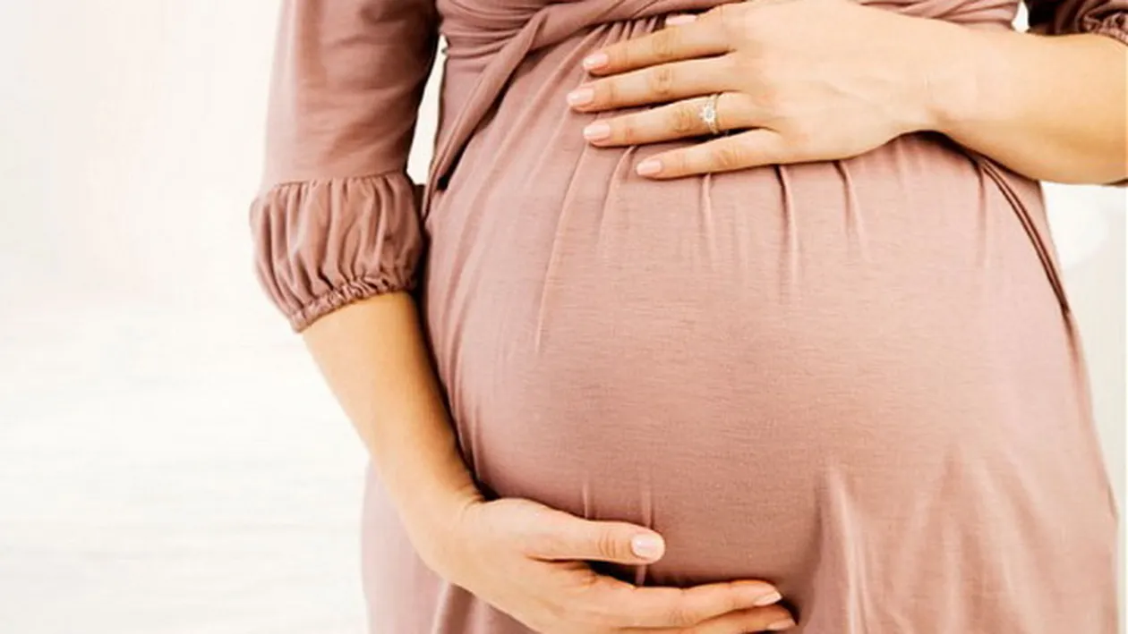 O solista din Romania si-a tinut sarcina SECRETA timp de 19 saptamani iar azi a facut anuntul: Voi avea o fetita