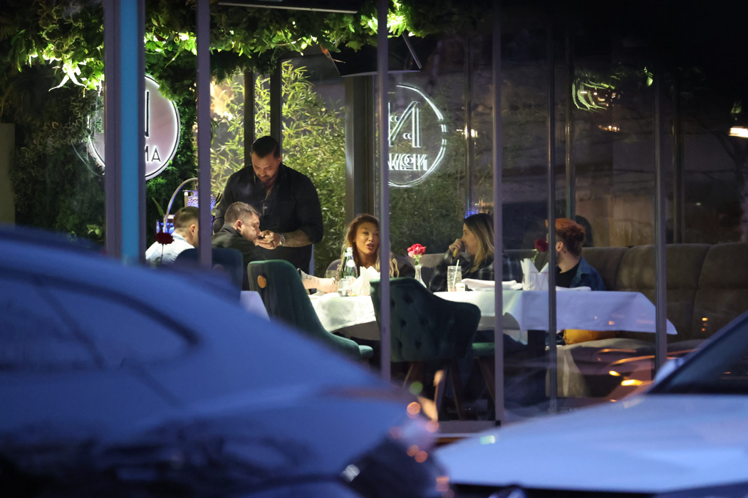 Ema Uta și Alex Bodi, cină la un restaurant din Herăstrău