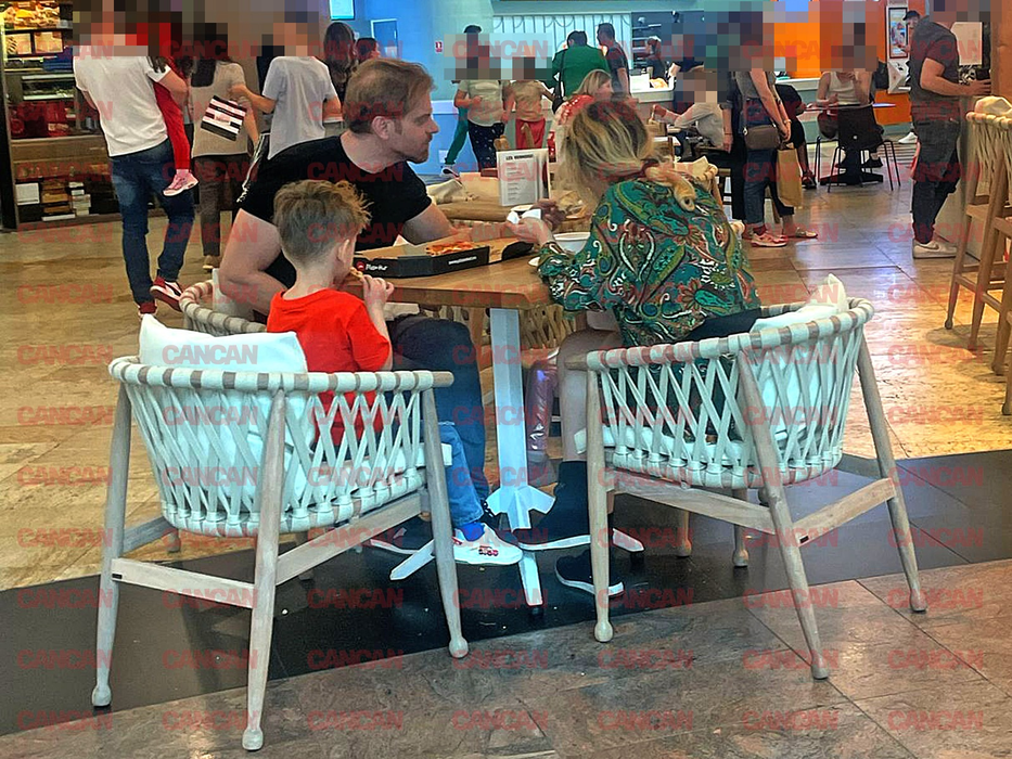 Alina şi Ilan Laufer şi-au scos copiii la mall.