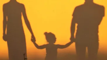 N-ai sa ghicesti niciodata cine e in aceasta fotografie! I-ai urat comportamentul, dar ai adorat-o topless - Vezi cine este sotia cuminte din imagine!