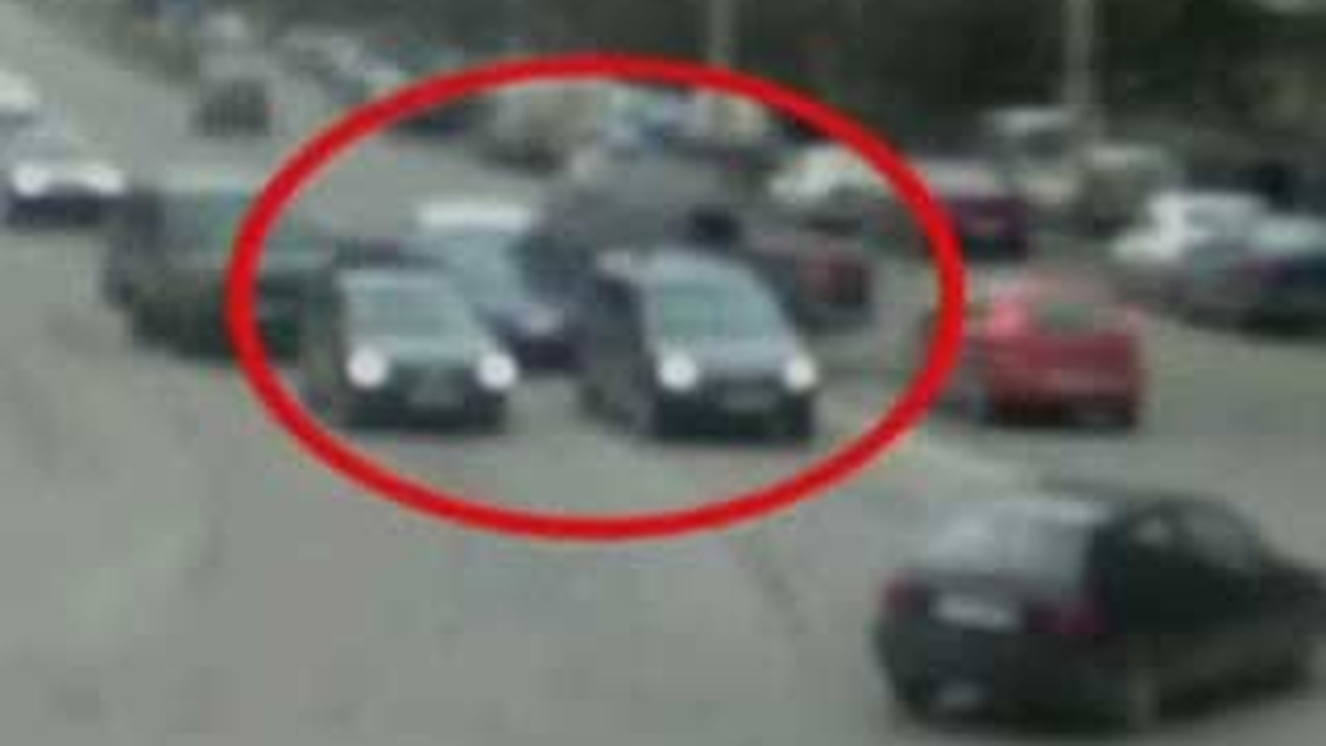 VIDEO Un clujean beat a intrat cu viteza in intersectie si a lovit trei masini!