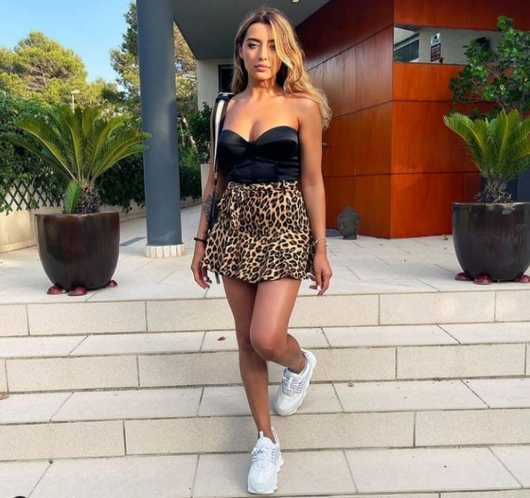 Iubita lui Dennis Man, fotbalistul aflat pe lista lui AC Milan, o adevărată bombă-sexy! Fotografii incendiare cu Alexandra Ionela, fostă Miss Arad în 2014| GALERIE FOTO