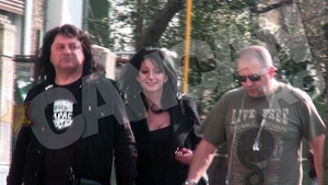 Primele imagini cu noua iubită, la un an de la divorţ! La 59 de ani, solistul trupei Compact duce viaţă de licean