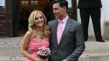 Alina Sorescu a slabit si arata uluitor dupa nastere! Prima aparitie televizata a cantaretei