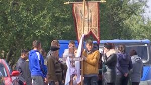 FOTO. Lacrimi și durere în localitatea Munteni-Buzău. 8 dintre victimele teribilului accident din Ialomița, conduse pe ultimul drum