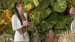 Triunghi amoros la Survivor România?! S-au dat de gol în faţa camerelor, s-au "prins" şi colegii: "O, ce trio"