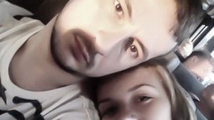 Diana Dumitrescu si-a inceput anul degustand lacuste! Sotul ei a preferat viermii! Vezi cum li s-au parut!