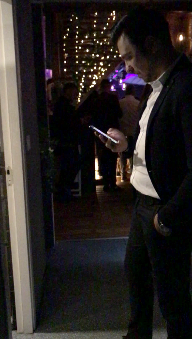 Bogdan Olaru, în timp ce-și aștepta iubita