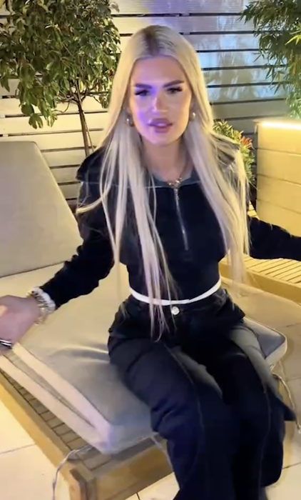 Andreea BLD și-a cumpărat casă de 250.000 de euro, la doar 25 de ani! Cum arată locuința pe 2 etaje, cu palmieri în curte