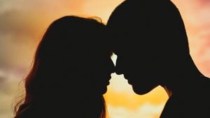 Povestea tânărului care și-a pierdut ,,fecioria” cu profesoara lui, în vârstă de 51 de ani. ,,Mi-am dat seama că a fost un abuz”