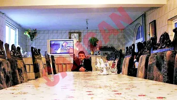 HAOLEU! Vor sa-i ia mobila din casa!