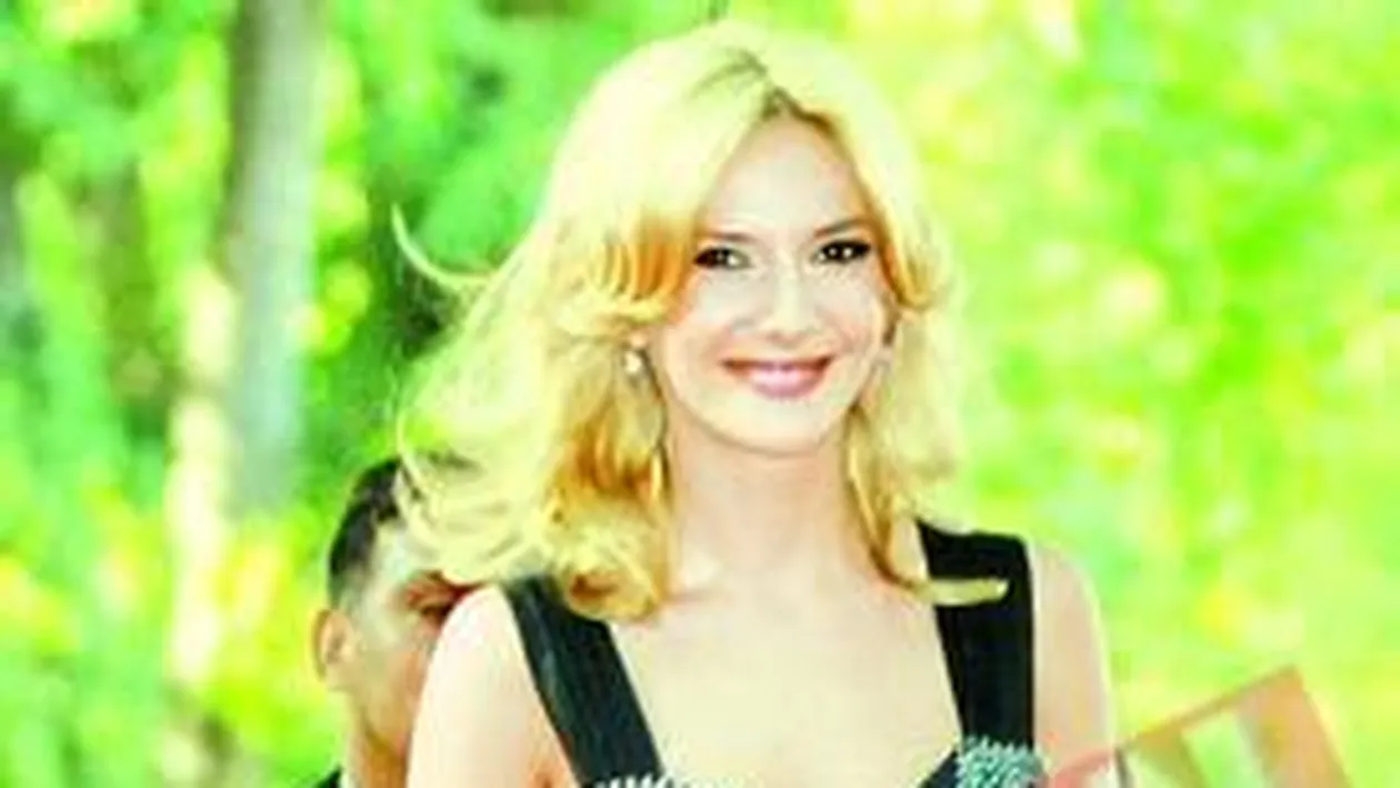 Adela Popescu si-a facut cadou o masina de 25.000 euro