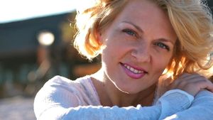Dana Nălbaru, umilită după ce s-a fotografiat fără machiaj: “Arată ca dracu’!” Fanii i-au sărit imediat în apărare