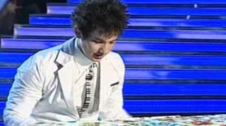 VIDEO Pianistul de la "Romanii au talent" si-a scos primul videoclip!Cosmin Mihalache incepe sa faca primii bani din muzica