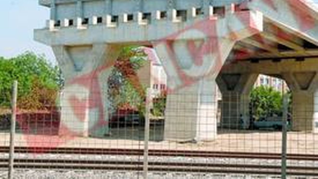 Cad podurile si pasajele peste noi!