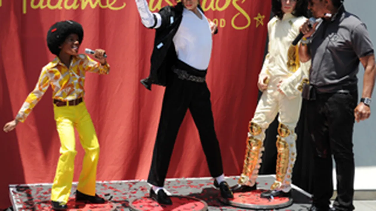 Statuile de ceara ale lui Michael, dezvelite de fratele sau