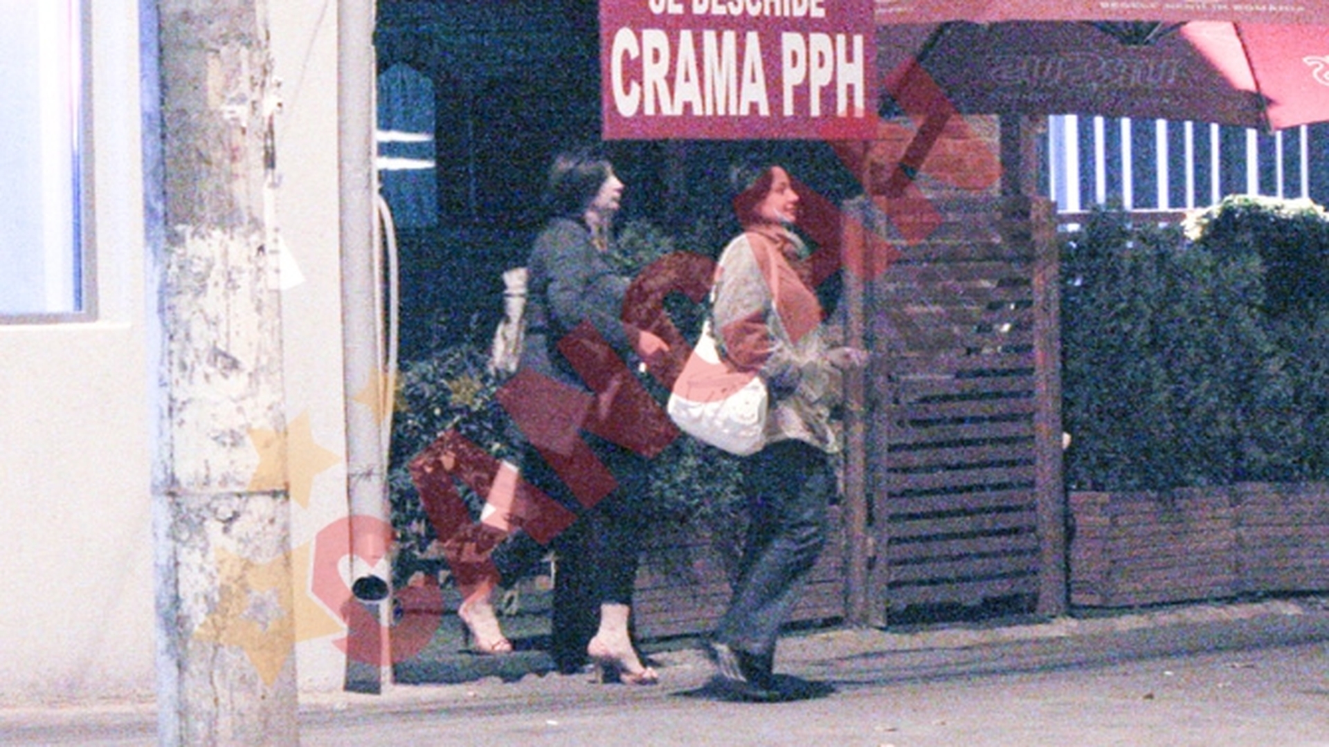 Magda Catone s-a distrat de minune de ziua ei! A cantat si a dansat toata noaptea