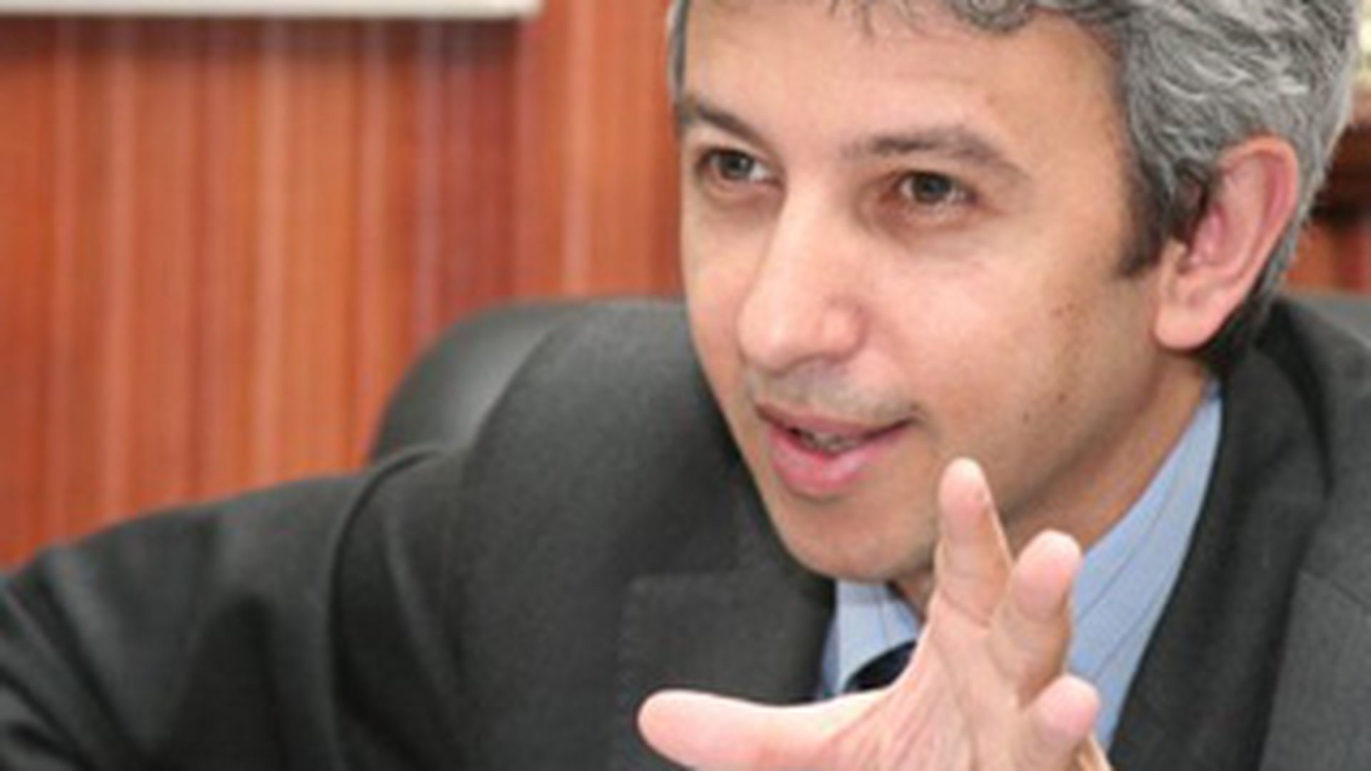 Asculta cantecul lui Dan Diaconescu: "Ma dusei sa trec Oltchimul"