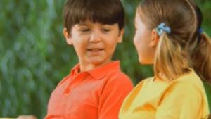 Puştiul din reclama "dacă mă sărută data viitoare" s-a făcut mare! Cum arată acum Noni şi din ce face bani
