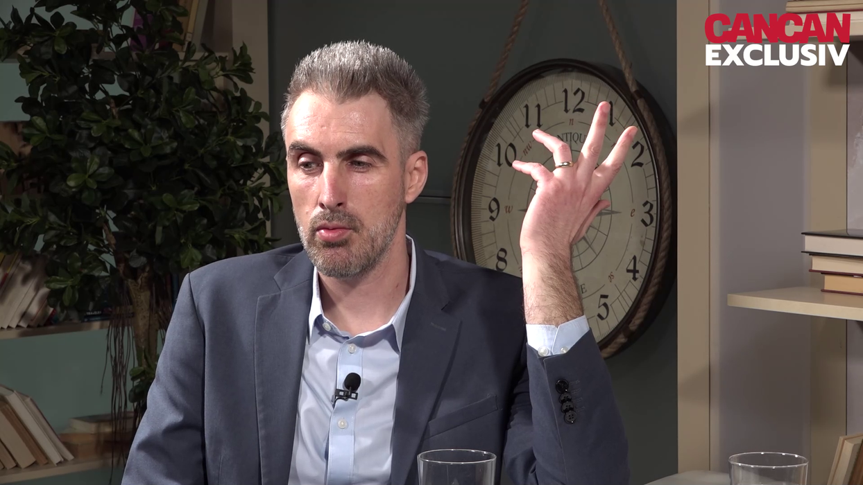 Ernest Takacs este prezentatorul emisiunii ”În căutarea adevărului”, difuzată de luni până vineri, de la ora 13:00, la Kanal D