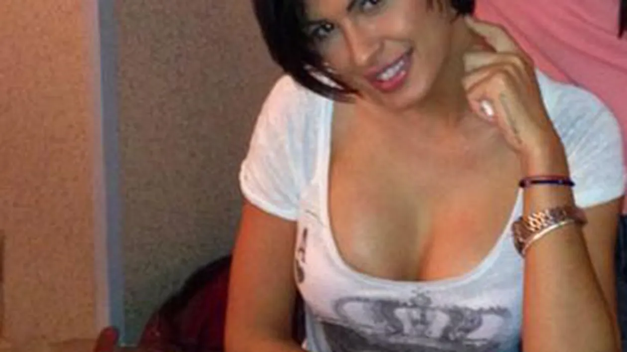 Abia o mai încap hainele! Mădălina Pamfile şi-a expus pentru prima dată noul bust la o ieşire cu fetele