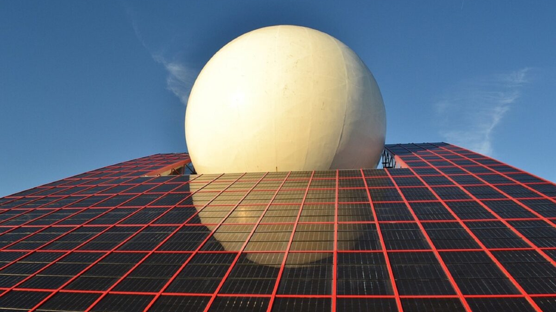 Panourile fotovoltaice, soluția ideală pentru românii care vor ,,facturi mai mici”. Cât trebuie să scoți din buzunar pentru o casă cu 3 camere