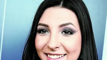 Sprancenele putin arcuite si mai pline la baza avantajeaza o fata ovala