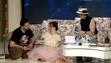 Secretul din spatele talentelor lui Lorelai Moşneguţu! Cum reuşeşte adolescenta să scrie şi să deseneze cu picioarele