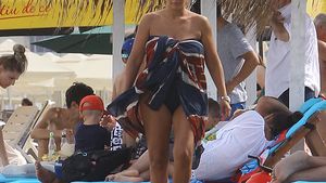 Imagini exclusive. ”Sexy-OTV-ista” de pe vremuri îşi ascunde kilogramele în plus la plajă!