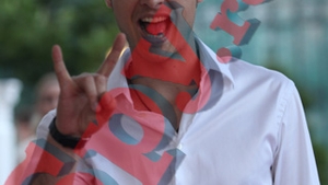 Asa Hiena speriata nu ai vazut in viata ta! Daca Bear Grills ar da ochii cu acest animal ar face infarct! Intra sa vezi imaginea pe care doar in Romania o puteai gasi
