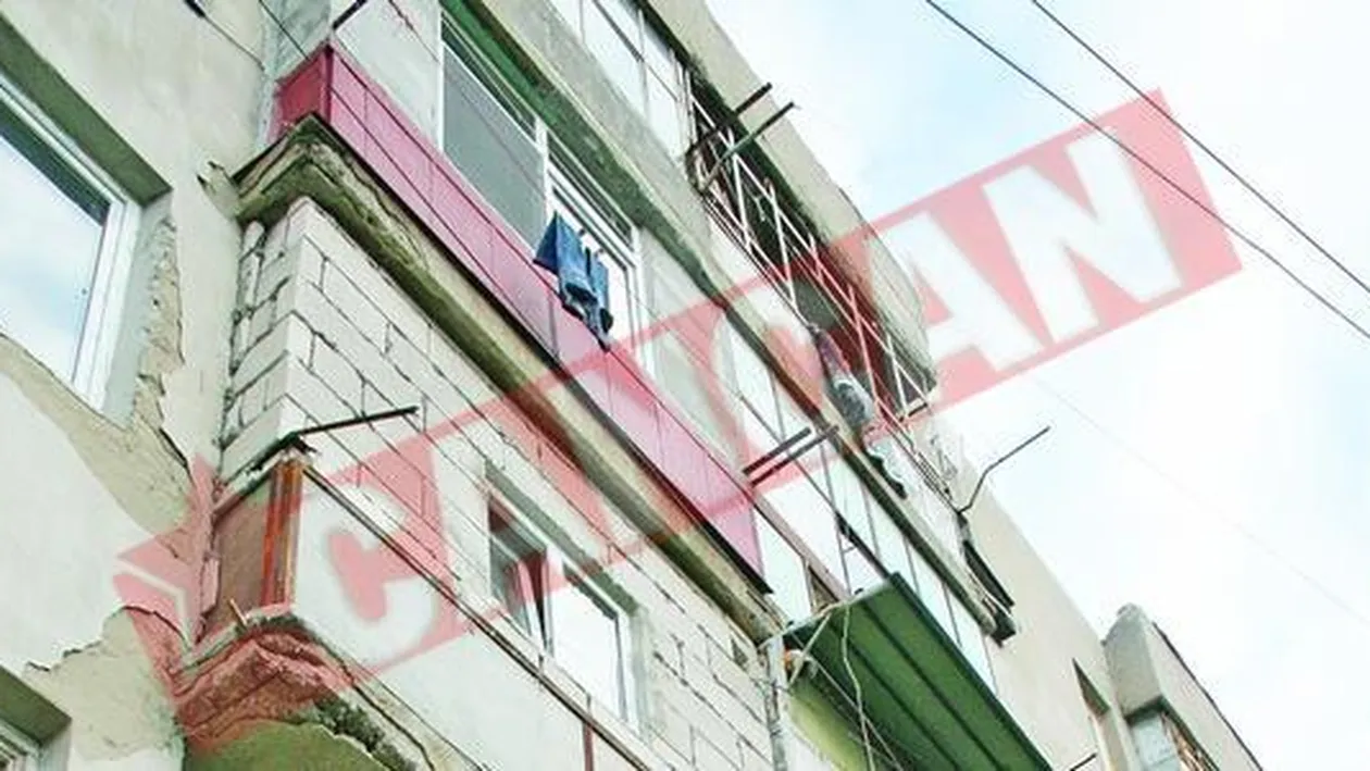 Tati a luat-o pe mami de par si a aruncat-o de pe balcon!