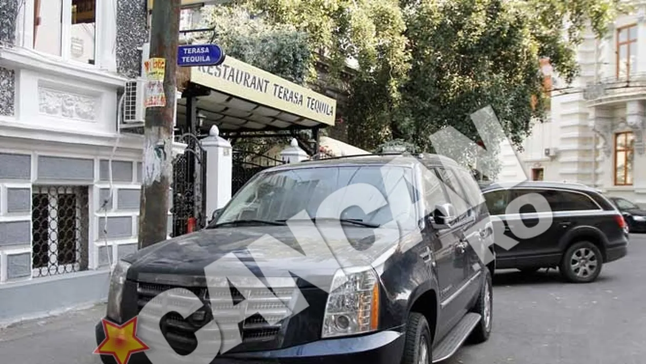 VIDEO Panica in centrul Capitalei! Masina proprietarei unui restaurant a fost incendiata! Vezi aici cum a procedat necunoscutul care a aruncat substanta inflamabila pe automobil si i-a dat foc