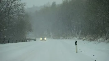 Prognoza meteo azi, 8 aprilie 2026. Cod galben și cod portocaliu de viscol în România: vânt extrem și ninsori puternice