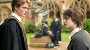 Robert Pattinson, invidios pe Harry Potter: "Ii invidiez evolutia de pe scena, e un actor mare"