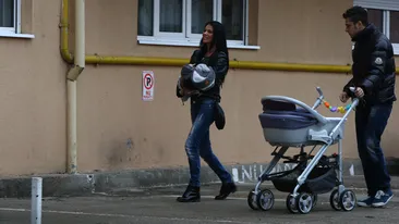 Primele imagini cu fiul fotbalistului Tibi Balan si al Andreei Bododel! Vezi cum arata bruneta la nici trei luni de la nastere!