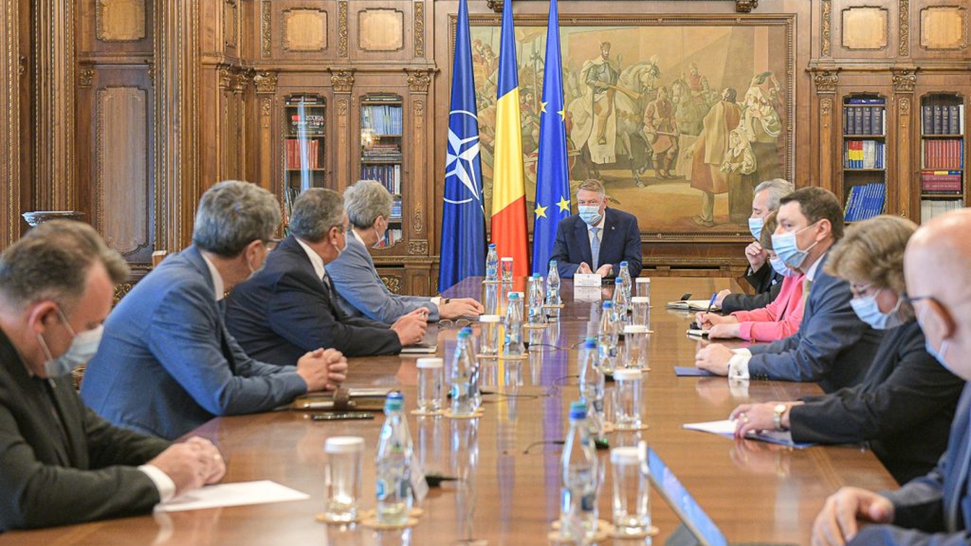 Președintele Iohannis vine cu vești bune pentru toată lumea: „După 15 iunie se pot redeschide mall-urile și grădinițele”