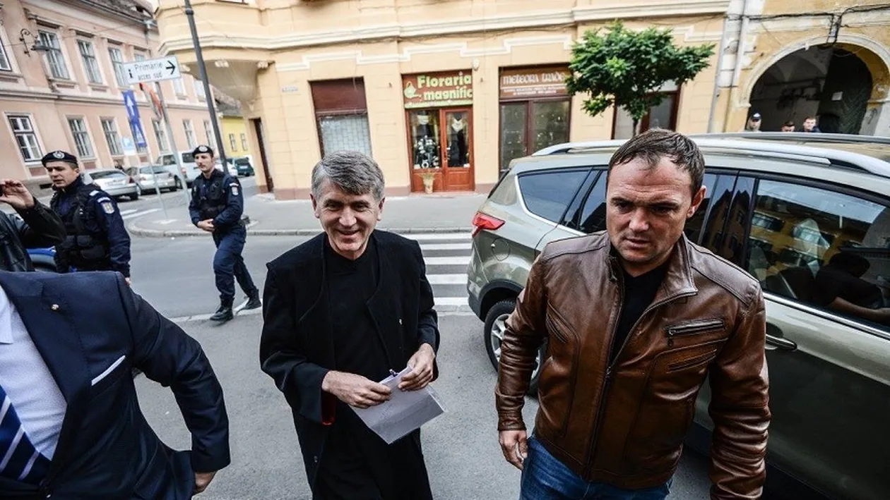 Cristian Pomohaci s-a trezit cu poliţia acasă! Ce s-a întâmplat cu preotul acuzat de sex cu băieţi