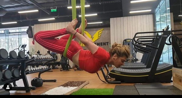 VIDEO | Loredana Groza, aproape să arate mai mult decât ar fi vrut! Ce gafă a făcut artista