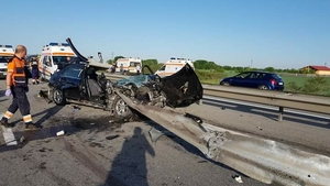 Accident grav pe A1! Un șofer a murit, iar un motociclist are mâinile rupte