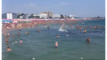 Ce vor păți turiștii care intră în mare când este arborat steagul roșu. Propunerea lui Raed Arafat