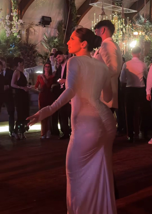 Ioana, rochie de mireasă îndrăzneață! Toți invitații s-au uitat lung la soția lui Florinel Coman