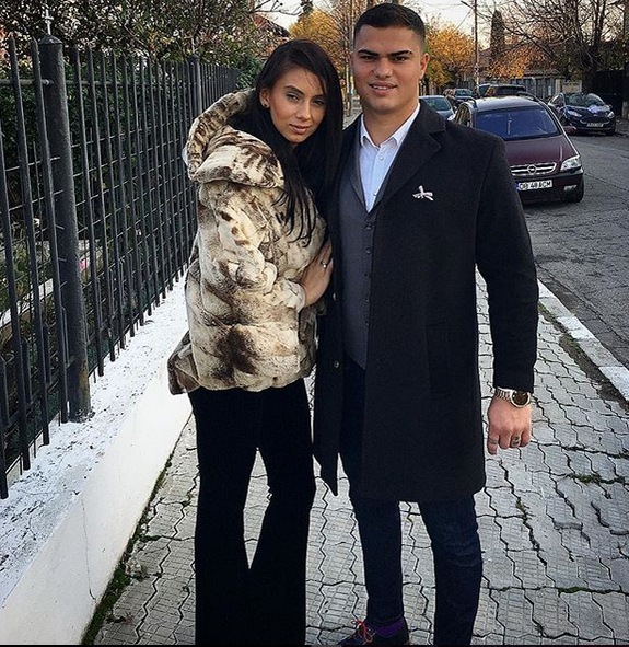 Ţi-l mai aminteşti pe Iulian Demeter, bărbatul care a divorţat-o pe Sylvia de Andrei de la Alb Negru? Căsnicia l-a transformat total. S-a rotunjit bine