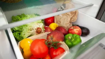 Câte zile rezistă în frigider legumele și fructele, de fapt. Morcovii și merele sunt campioni