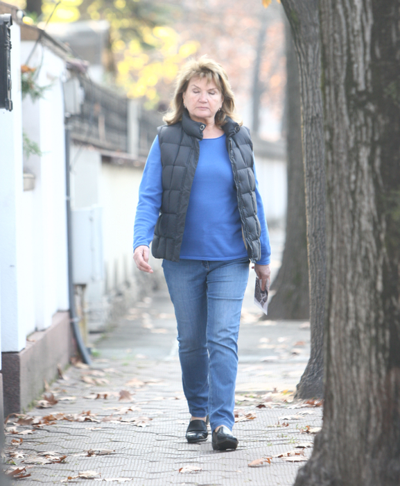 Maria Băsescu merge singură la plimbare, fără protecția SPP