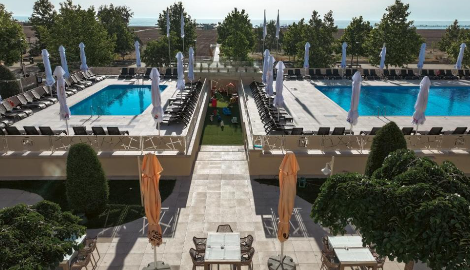 Cât costă o noapte de cazare, de sărbători, în hotelul lui Gică Hagi din Mamaia? Condiții de 5 stele și prețuri pe măsură/ sursă foto: Booking