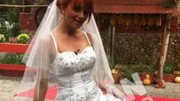 Divortata de numai sapte luni de Andrei de la Alb-Negru, cantareata a socat declarand ca s-ar fi casatorit in secret! Nunta Sylviei, o mare farsa: Numai de maritat nu-mi arde mie acum!