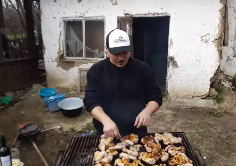 Cum arată casa de la țară a lui Puya. Locuința a fost renovată chiar de artist
